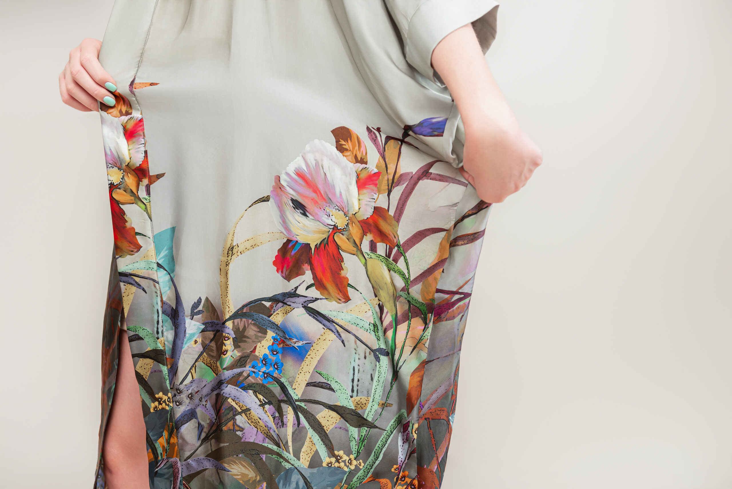 Fluidity Clothing lady with leaves in printed dress 