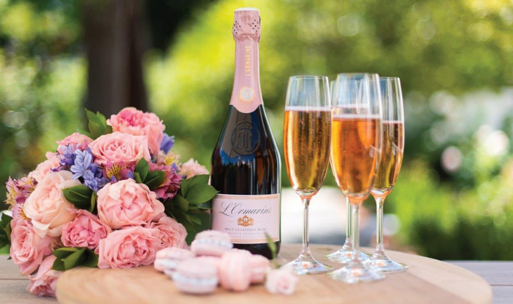 BOTTOMLESS BUBBLES AND BRUNCH AT ARBOUR CAFÉ AND COURTYARD