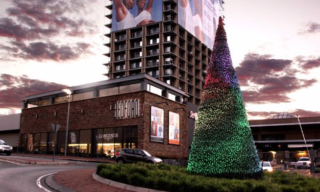BEDFORD CENTRE INSTALLS FIRST LED CHRISTMAS TREE IN SA