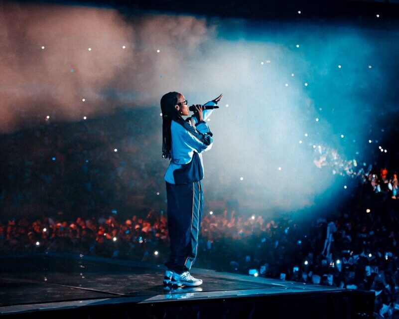 ELAINE MAKES SURPRISE APPEARANCE AT CHRIS BROWN CONCERT WITH MAJOR LEAGUE DJZ – “THAT WAS TRULY SURREAL”